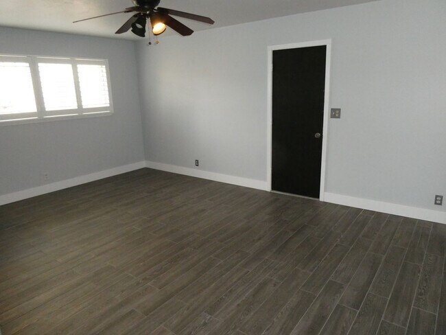 Building Photo - Single Story Pool House for Rent in Canyon...