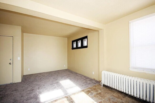 Primary Photo - 1727 Reaney Avenue