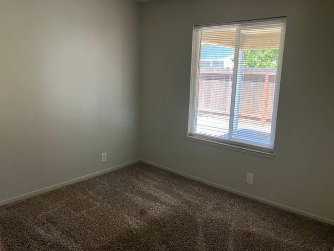 Building Photo - 2025 Wylie Dr