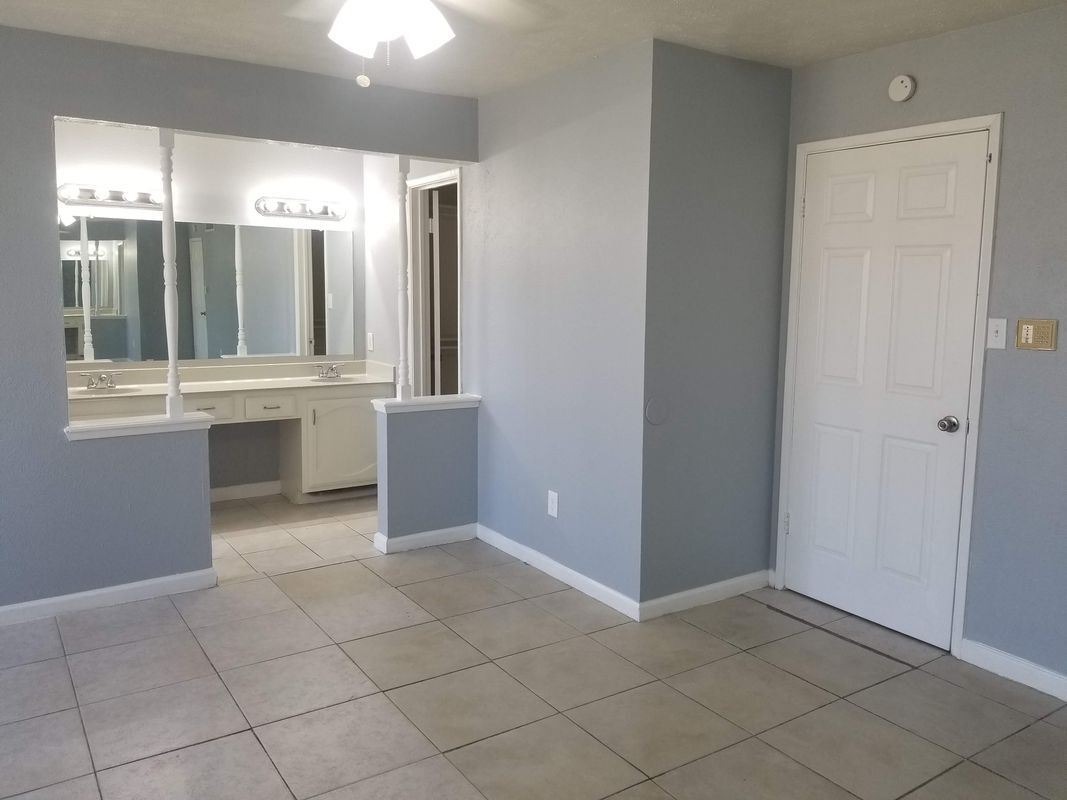 Building Photo - 8806 Trailridge Forest Dr