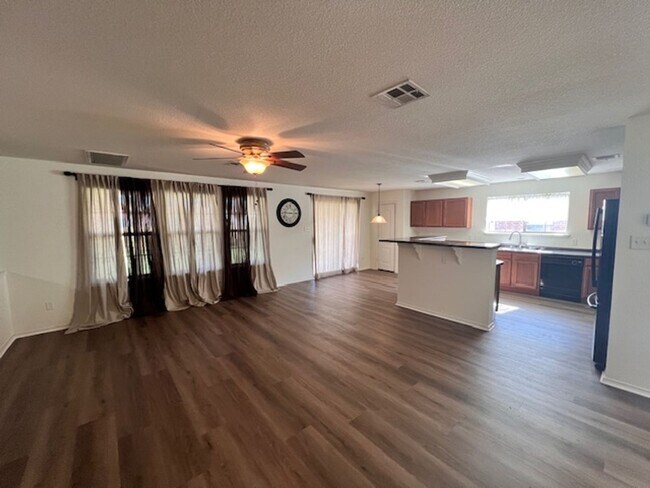 Building Photo - NorthPark / Taylor, TX / 4 bedrooms / Approx 2932 sq. ft. / Refrigerator / Washer & Dryer / New C...