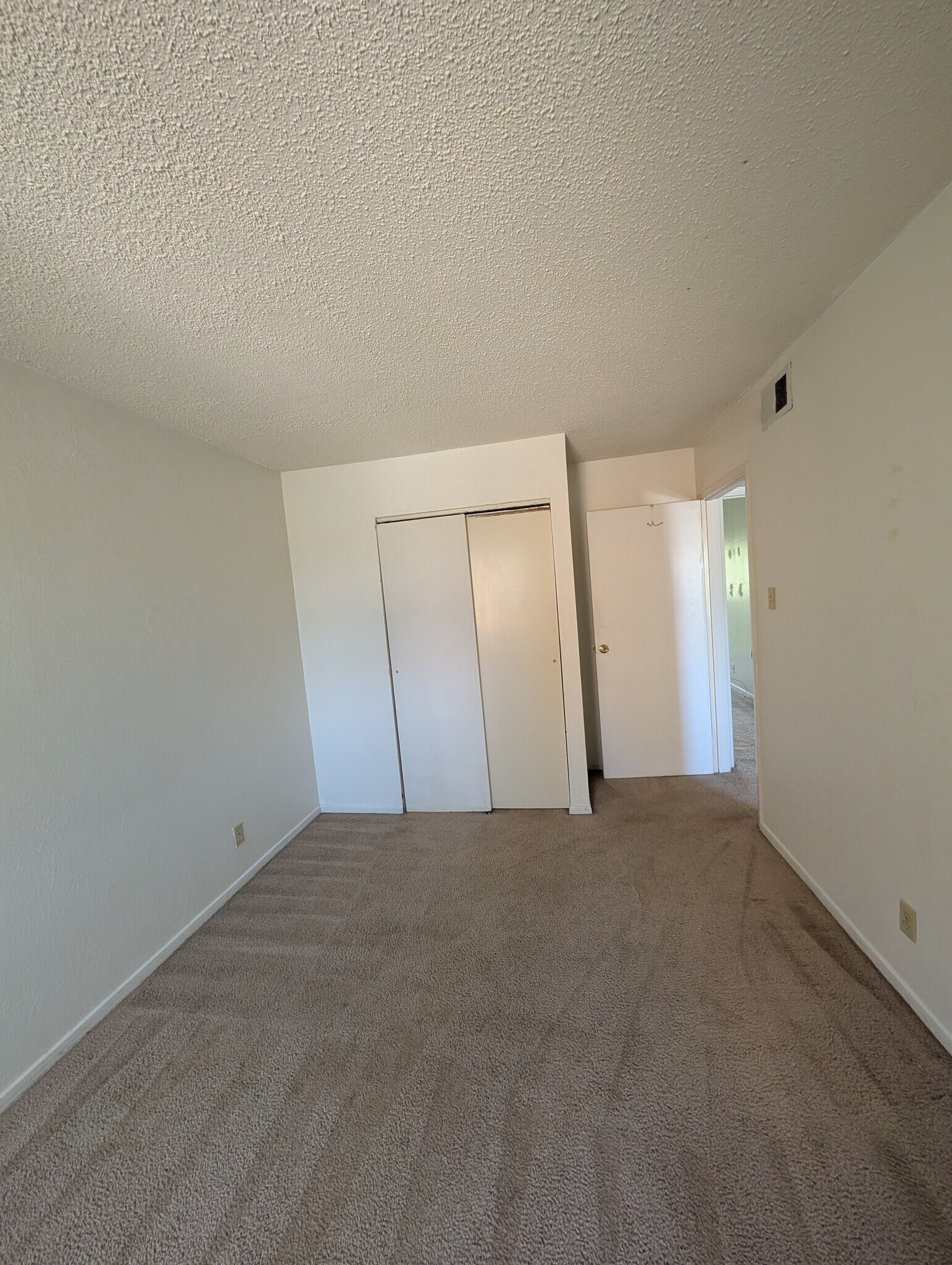 Building Photo - 1644 Lomaland Dr