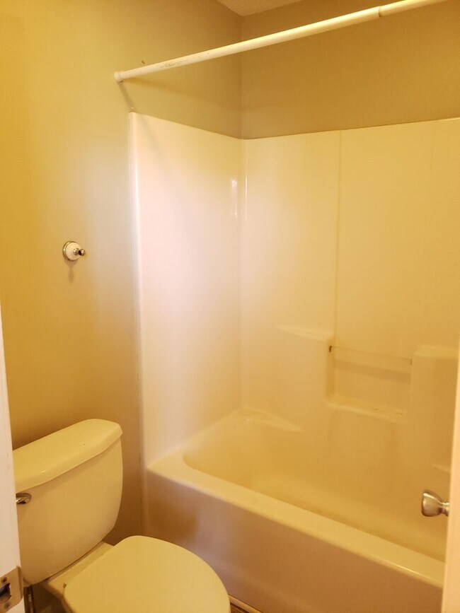 Building Photo - Coming in Jan! 3 Bed/2 Bath, Close to Post!