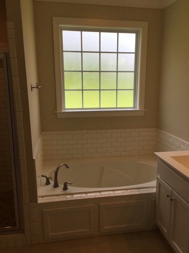 Building Photo - 4812 Jamestown Dr NW