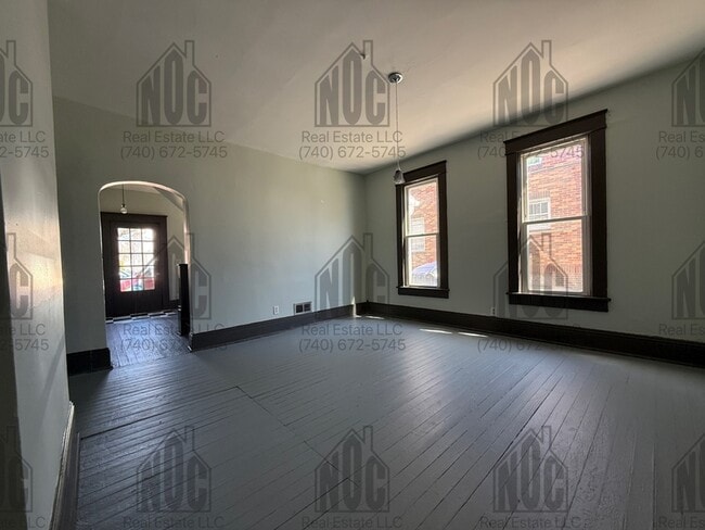 Building Photo - 726 E Main St