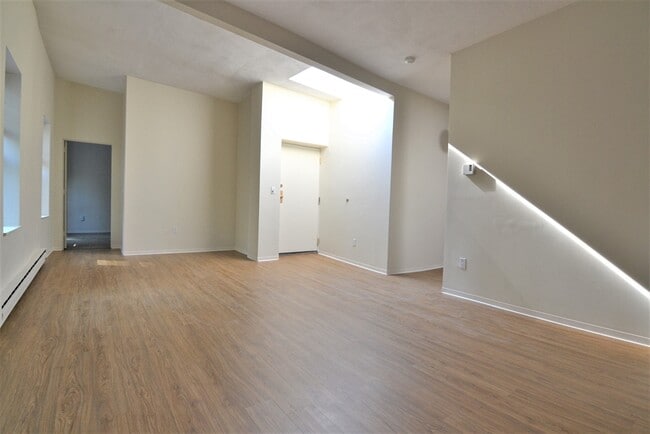 Building Photo - 67 St Germain St