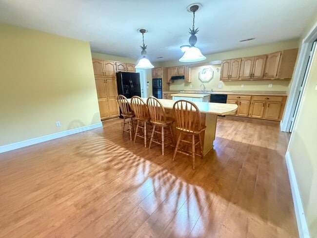 Building Photo - Spacious House in Draffenville