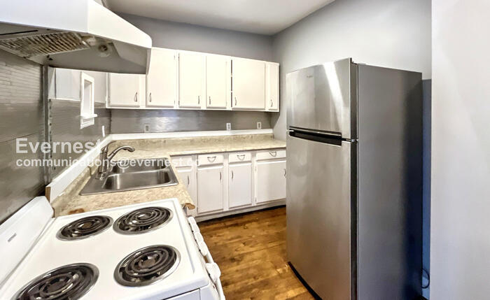 Building Photo - 32 Woodlawn Dr