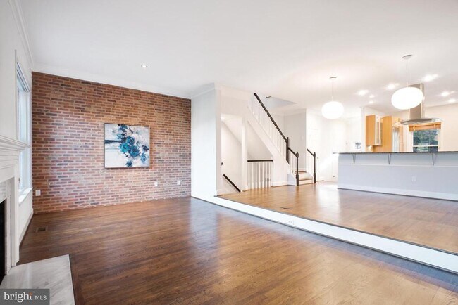 Building Photo - 3725 Winfield Lane Northwest