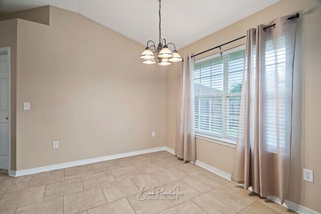 Building Photo - 4718 Lemoyne Vista
