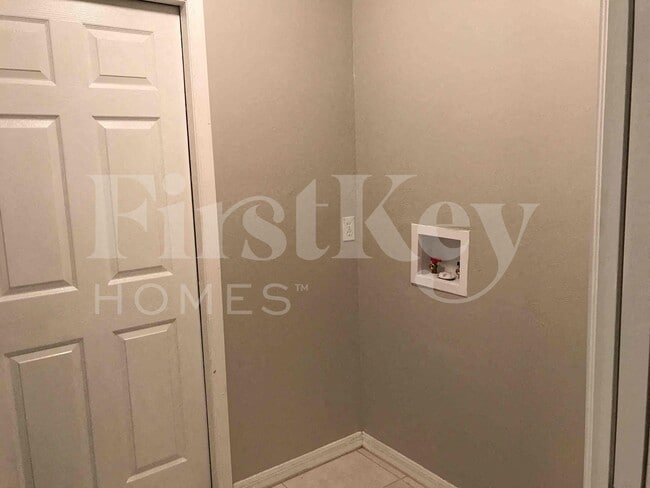 Building Photo - 18205 Apple Rd