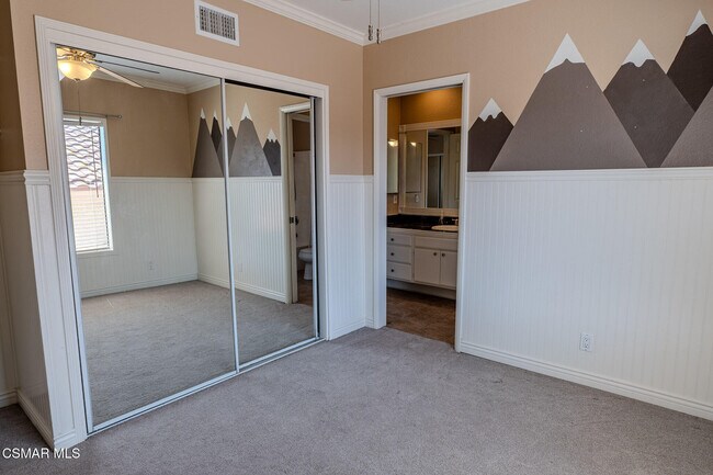 Building Photo - 2704 Simi Hills Ln