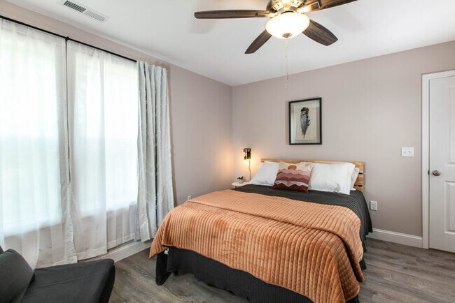 Building Photo - Spacious Three Bedroom w/ Loft Space