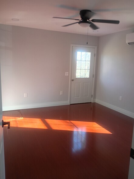 Building Photo - 914 Jackson St