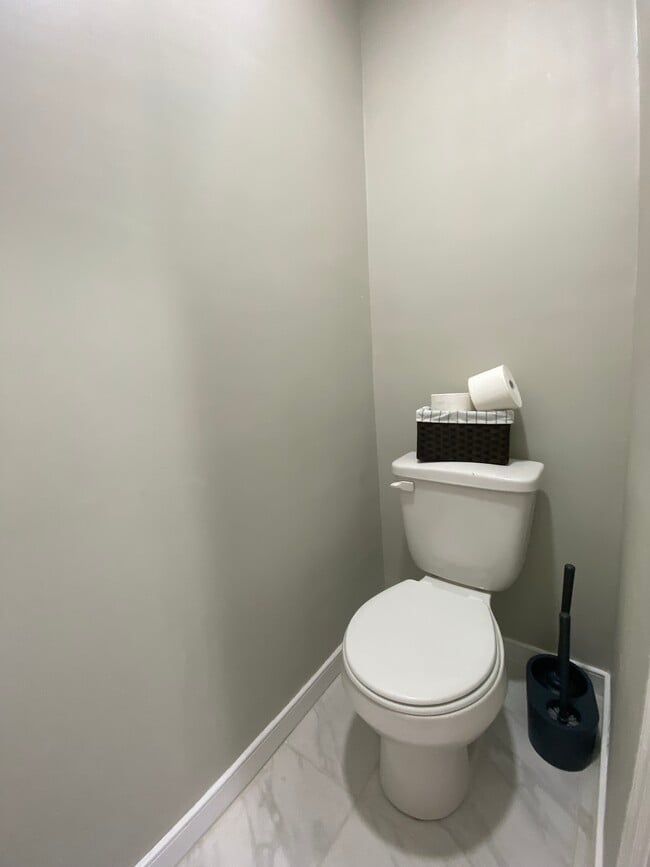 Building Photo - 6425 Sedgefield Dr