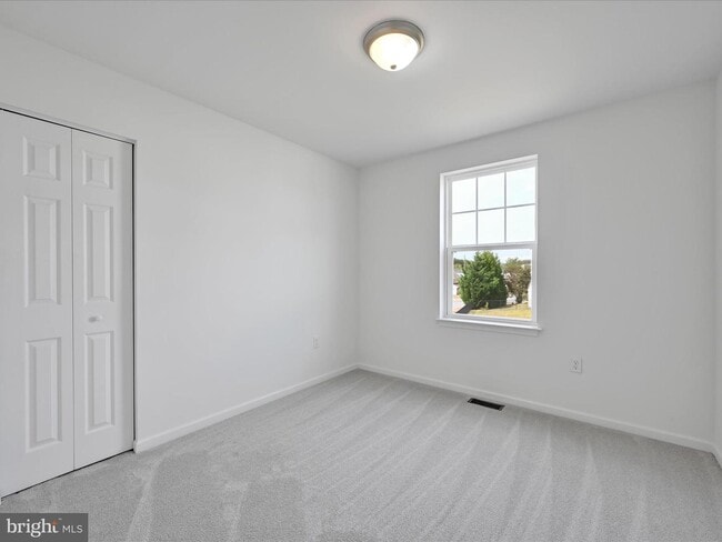 Building Photo - 87 Farm House Ln