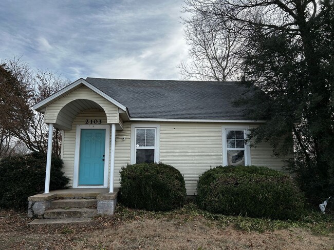 Primary Photo - 2 Bedroom 1 Bath home available now for mo...