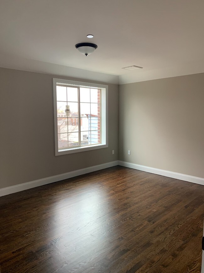 Building Photo - 18 Clinton St