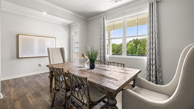 Building Photo - 127 Landsdowne Way SE