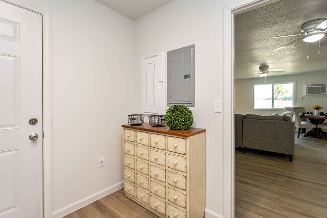 Building Photo - 3 Bedroom, Single-story Townhomes for rent...