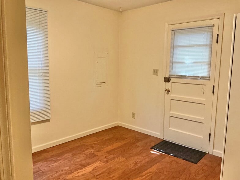 Building Photo - 2209 Grange Cir