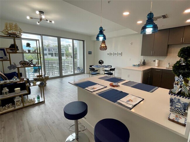 Building Photo - 1709 N Tamiami Trl