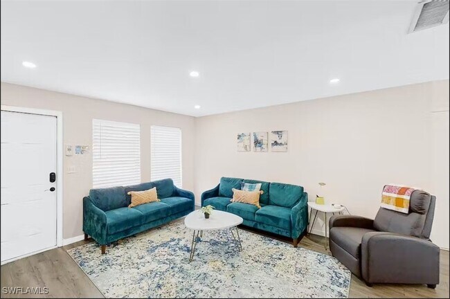 Building Photo - 4502 Parrot Ave