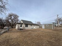Building Photo - Centrally Located Three-Bedroom, One-Bathroom Home for Rent
