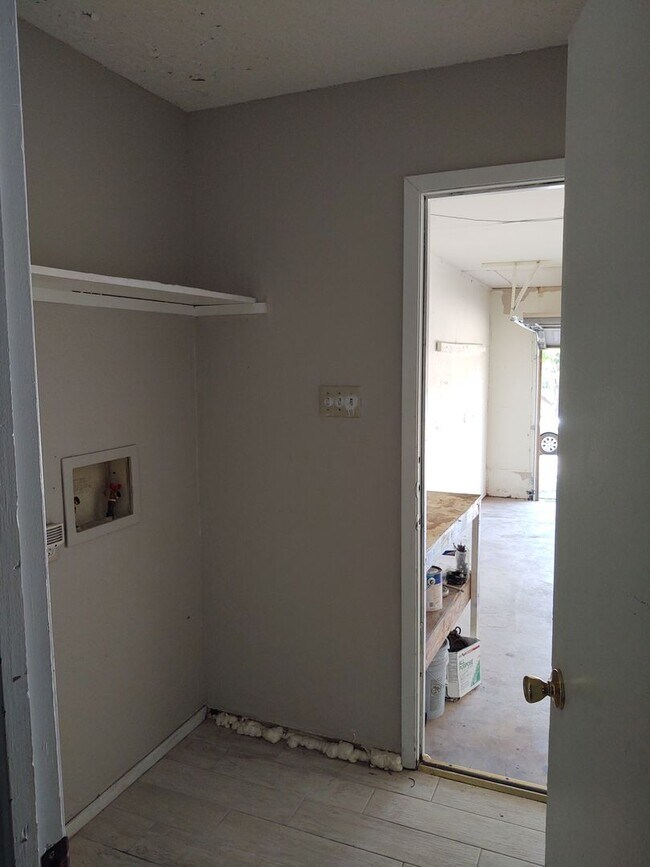 Building Photo - 455 Ridge Dr