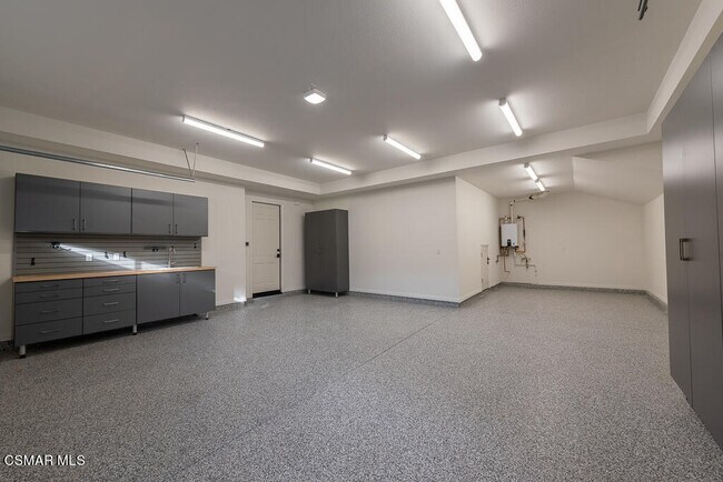 Building Photo - 2390 Crombie Ct