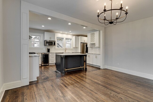 Building Photo - Charming Renovated East Nashville Home wit...