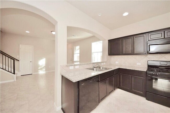 Building Photo - 2880 Donnell Dr