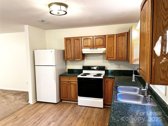Building Photo - 5589 Wrenn Dr