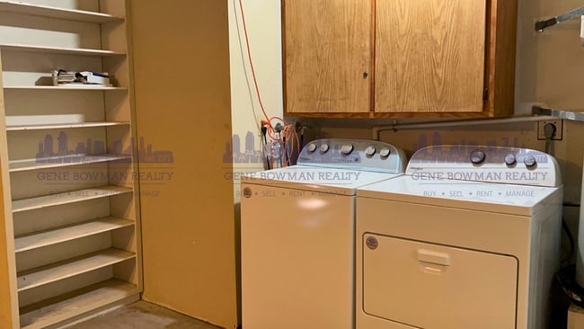 Building Photo - 6840 Simi Pl