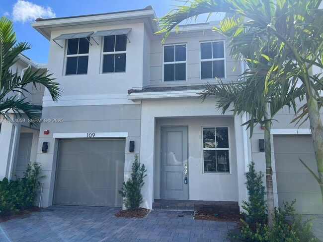 Building Photo - 109 SW 170th Ave