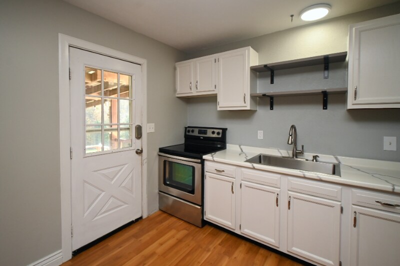 Building Photo - 615 Concord Rd