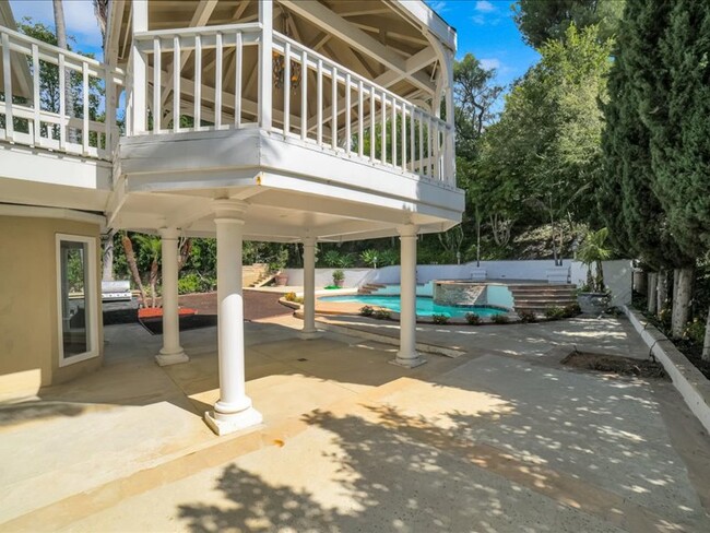 Building Photo - 9654 Wendover Dr