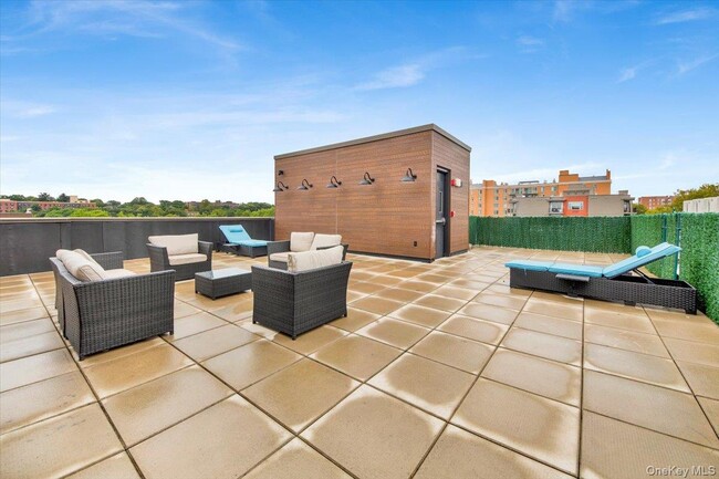 Building Photo - 645 N MacQuesten Pkwy