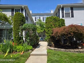 Building Photo - 761 Banyan Ct