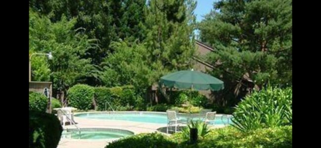 Building Photo - Spacious and beautiful 3 bedroom 2 bath ho...