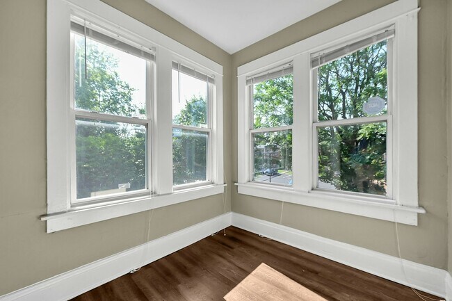 Building Photo - 345 Chittenden Ave