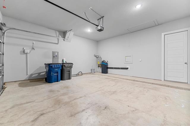 Building Photo - 3011 Armstrong Ave