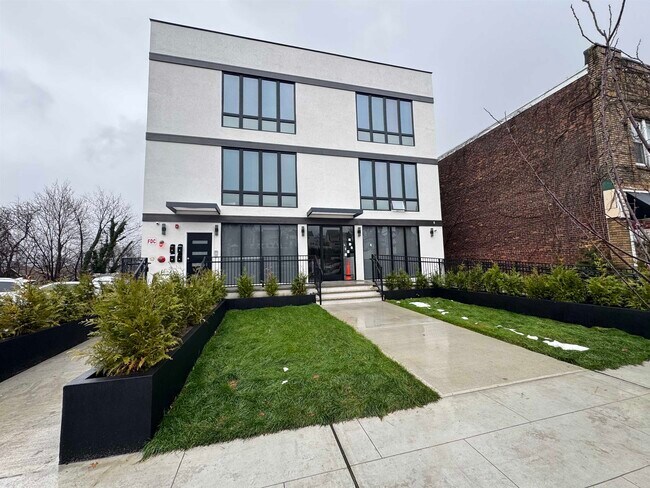 Building Photo - 330 Washington Ave