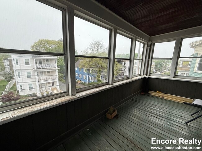 Building Photo - 39 Turner St