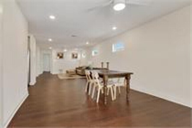 Building Photo - Renovated Central City Home with Open Floor Plan & Parking