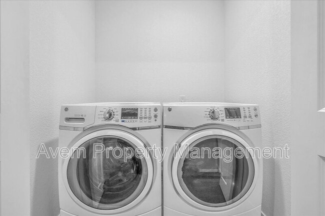 Building Photo - 2736 SE 84th Ave