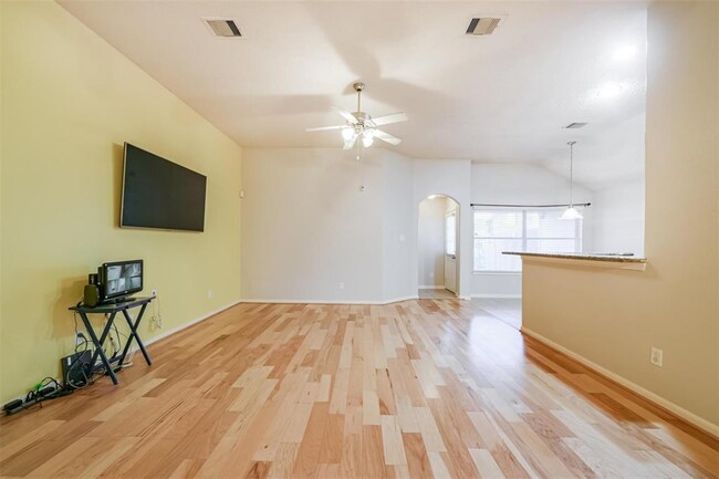Building Photo - 13247 Gardnerville St