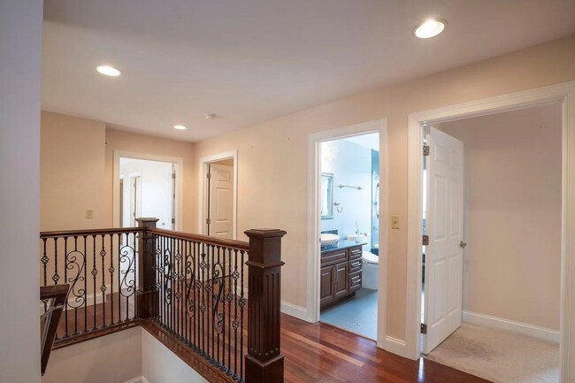 Building Photo - 4 Bedroom House For Rent