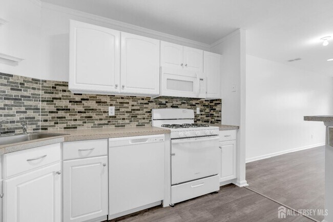 Building Photo - 21 Inverness Dr