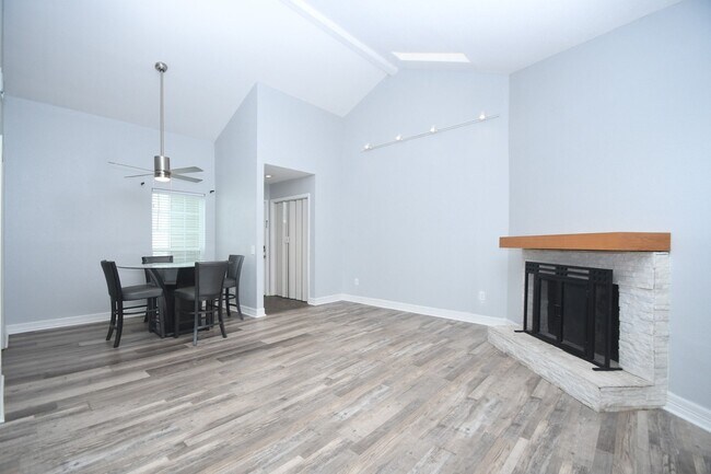 Building Photo - 9809 Richmond Ave.